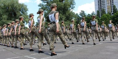 Марш на підборах і чорні в дзеркалі. Чому в Україні такі живучі расові та гендерні стереотипи