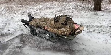 Возять поранених і боєприпаси: Сили оборони застосовують універсальні наземні дрони (відео)