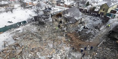 Будівлі зруйновано: ЗМІ опублікували наслідки ракетного обстрілу Києва (фото)