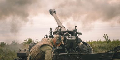 Спинили колону із 17 танків: у Міноборони показали ефективну роботу гаубиці FH-70 (відео)