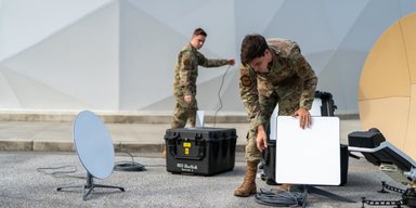 Армія випробовує військовий інтернет від творців Starlink: чим відрізняється Starshield (відео)