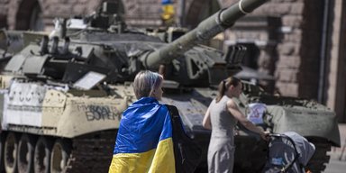 Соціологи кажуть, що більшість українців згодні поступитися землями для перемир'я: яка ваша думка?