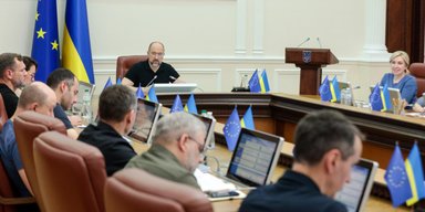 Кабмин дал возможность скандальному монополисту зарабатывать миллиарды на документах, — УП