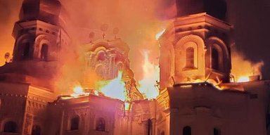Російський удар по Лаврі: момент влучання дрона в Успенський собор потрапив на відео