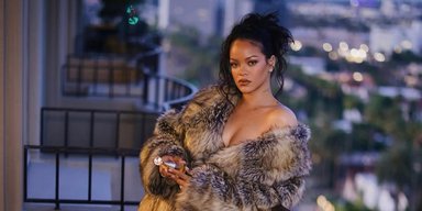 37-летняя Рианна стала мамой дочери: звезда поделилась фото с новорожденной