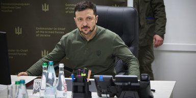 Зеленський хоче провести вибори президента України влітку, — The Economist