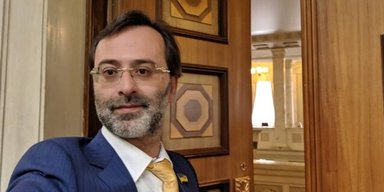 Організував схему, щоб відсудити у держави 54 млн: ексдепутата Логвинського розшукує НАБУ