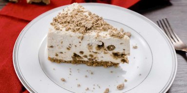 Нежный и сливочный: рецепт чизкейка с халвой и овсяным печеньем