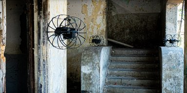 Летает и катится по земле: Израиль создал шпионский дрон-гибрид, наносящий точные удары (видео)