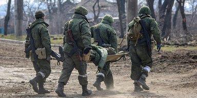 Під Покровськом випав сніг: ЗС РФ окупували два села і втратили танк, — бійці (карти)
