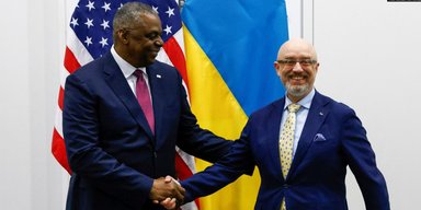 Башти Кремля чекають на бавовну. Навіщо міністр оборони США прилетів у Брюссель на зустріч НАТО