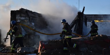 Двоє поліцейських загинули внаслідок російського обстрілу на Сумщині, тіла дістали з-під завалів (фото)