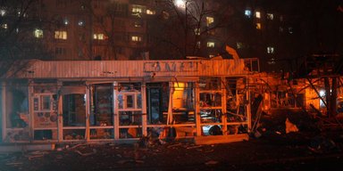 "Будинки, магазини, ринок": РФ вдарила по Запоріжжю, є загиблі та поранені (фото, відео)