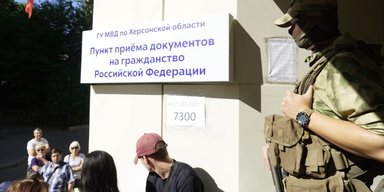 "Потеря Херсона для россиян болезненна – они много вложили в пропаганду", – политолог Молчанов
