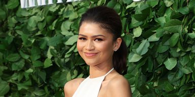 Зендея в элегантном платье вышла на красную дорожку Gotham Awards (фото)