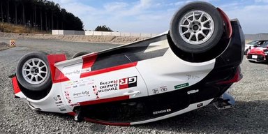 Не вписався у поворот: голова правління Toyota потрапив у ДТП на гоночному авто (відео)