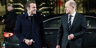 А поговорить. Что обсуждают с Путиным президент Макрон и канцлер Шольц