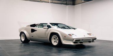 На аукціон виставили легендарний суперкар Lamborghini 80-х у новому стані (фото)
