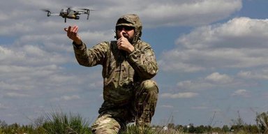 Спалахнув як свічка: на Донбасі FPV-дрон знищив танк окупантів (відео)