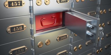 Финансовый стриптиз. Кому депутаты дадут доступ к информации о вашем банковском счете и ячейке
