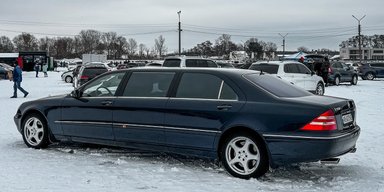 Люкс із 2000-х: в Україні помітили рідкісний лімузин Mercedes (фото)