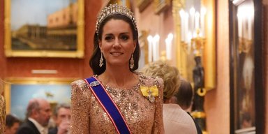 Кейт Міддлтон у "старій" сукні та тіарі свекрухи відвідала дипломатичний прийом (фото)