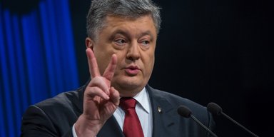 Порошенко не свергнут. Кто выигрывает от противоречий националистов и патриотов