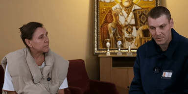 Досі "зниклий безвісти": мати військовополоненого з РФ приїхала до сина в Україну (відео)