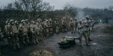 Замкнене коло: зброї немає — бо нема кому воювати, бійці сидять у тилу, бо вчитися нема на чому