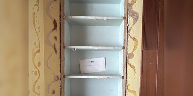 Чоловік робив ремонт і знайшов послання з минулого: від прочитаного у нього відняло мову (фото)