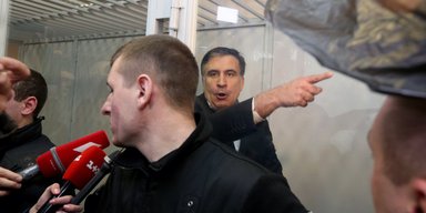 Суд идет, Михо поет. Как проходило заседание по делу Саакашвили