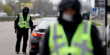 Військкоми пишуть, поліція перевіряє: чи законно виписувати повістку, а не вручати готовий документ