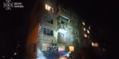 Ночью Россия нанесла удары по Киеву и Днепру: разрушены дом и предприятие, есть погибшие и раненые (фото, видео)