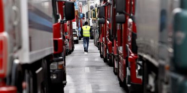 Поход на Москву. Зачем российские дальнобойщики жгут покрышки и хотят перекрыть МКАД