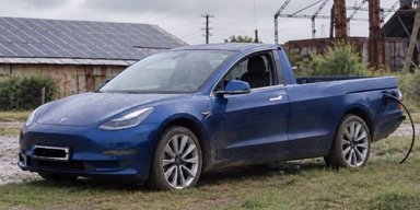 У Горішніх Плавнях розбиту Tesla Model 3 перетворили на пікап (фото)