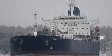 Санкции не работают: Почему танкеры с российской нефтью спокойно идут через Балтийское море (карты, диаграмма)