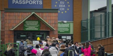 ЕС не может депортировать украинцев из-за призывного возраста и национальности, — Чернев
