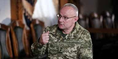 Оборонные заказы и "кадровый почерк Зеленского". Что стало причиной замены Хомчака на Залужного