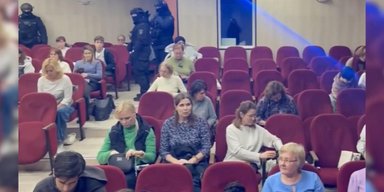 Молились за Зеленского, а ВСУ называли "светлыми силами": в РФ задержали почти 70 оппозиционеров