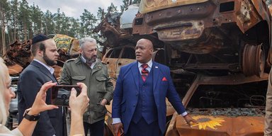 "Я верил в фейковые нарративы": топ-пастор Трампа побывал в Буче и Кривом Роге и изменил мнение об украинцах