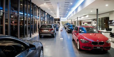 Убедила чаевыми: американка "купила" новенький BMW по поддельному чеку (фото)