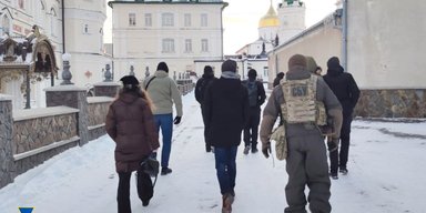 "Ображали гідність іудеїв": СБУ проводить обшуки в Почаївській лаврі УПЦ (фото, відео)