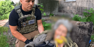 Десять днів пролежала без їжі під обстрілами: з Покровська врятували жінку на межі смерті