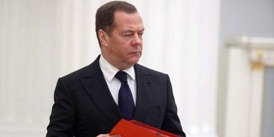 "Подумай двічі": у Медведєва трапилася істерика на тлі новин про Taurus для України