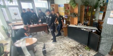 Не допомогли з дружиною: українець влаштував бешкет у приймальні Мінсоцполітики (відео)