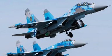 Украинский летчик-ас исполнил фигуру высшего пилотажа, показав вооружение Су-27 (видео)