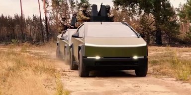 После того, как Маск отключил первый: Кадыров показал еще два Tesla Cybertruck с пулеметами на крыше