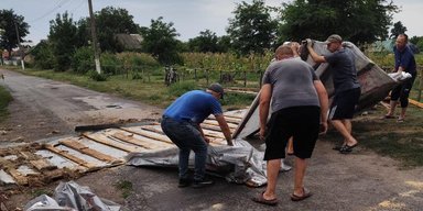 Масштабная буря обрушилась на Полтавскую область: в регионе аварийные отключения света (фото)
