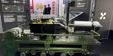 В России впервые показали робота для доставки дронов на оптоволокне: чем он опасен