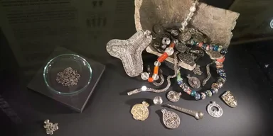 Уникальный вклад в историю: во время строительства нашли древние сокровища викингов
